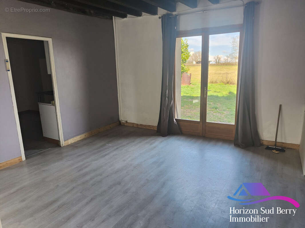 Séjour - Maison à LA BERTHENOUX