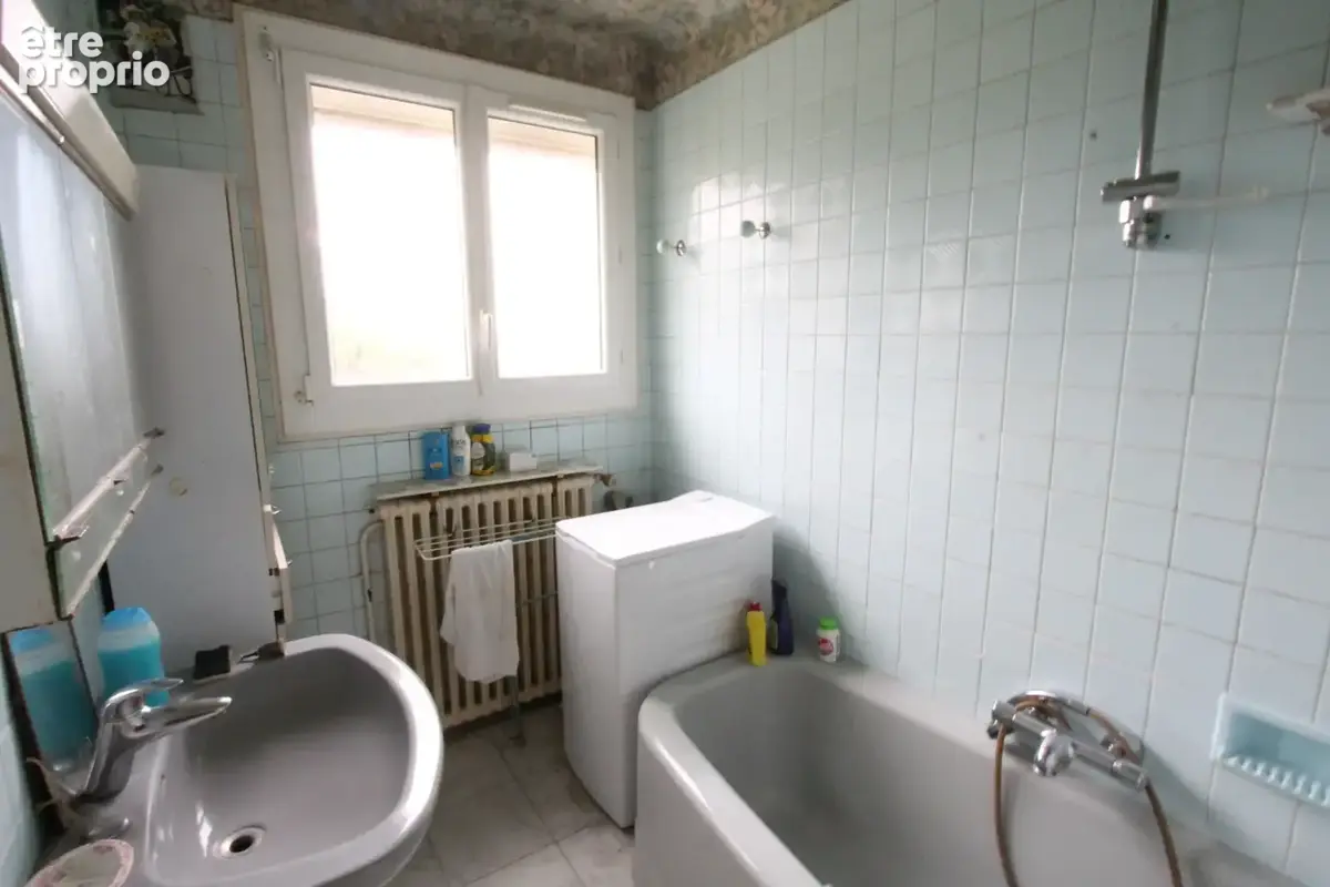 La Charité sur Loire, pavillon T7 à rénover 134 m2 quartier résidentiel - photo 8