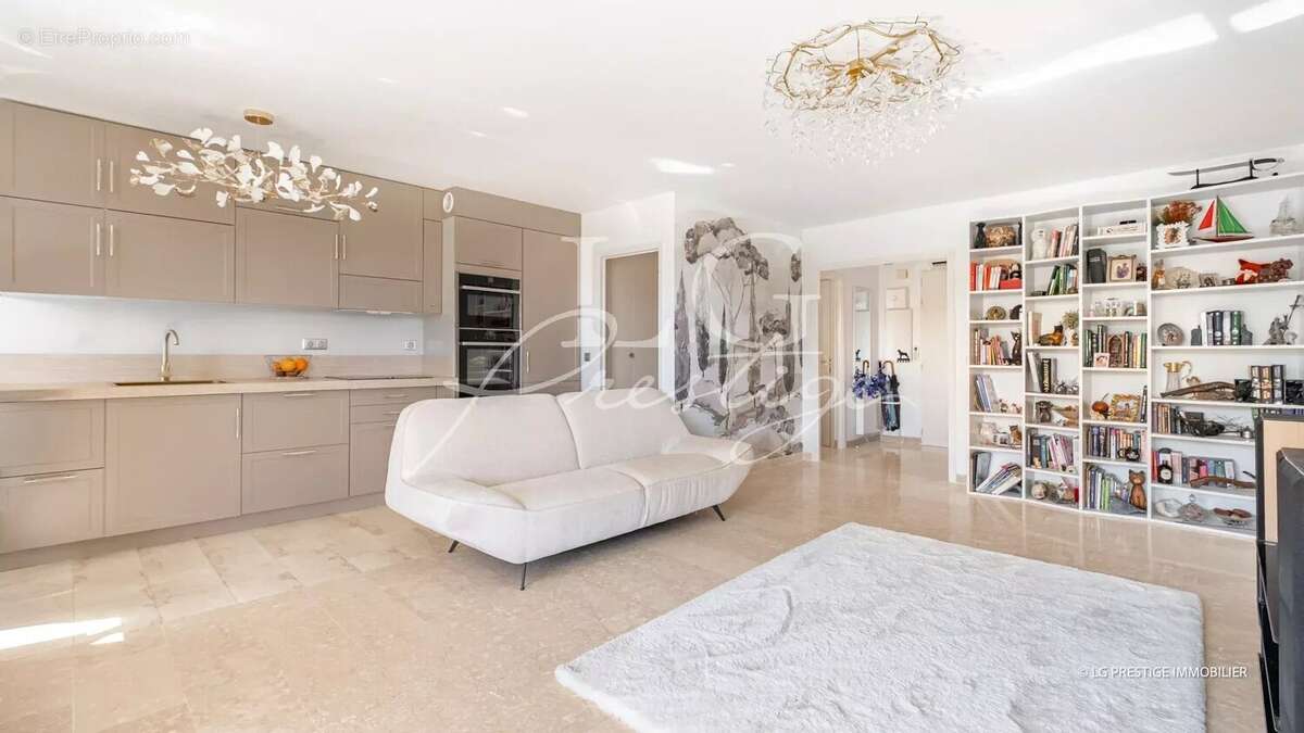 Appartement à MANDELIEU-LA-NAPOULE