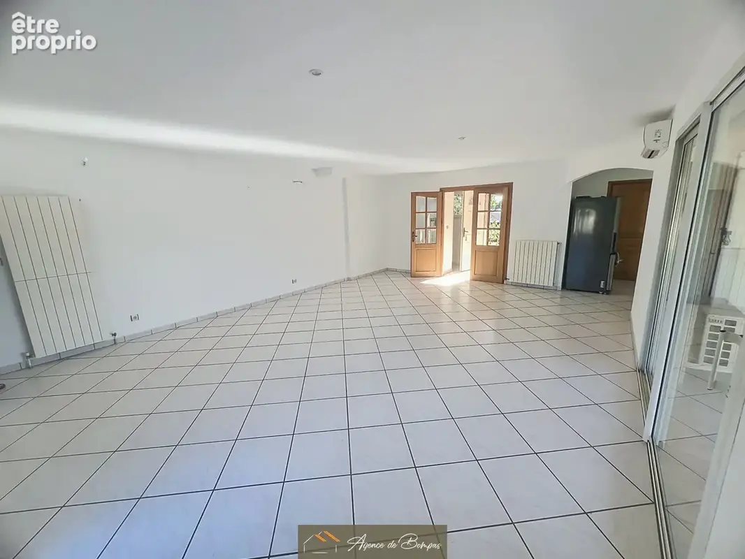 Secteur residentiel - villa 4 faces  99.65 m2 hbts av studio 44.81 independant sur 933 m2 de terrain  - - photo 6