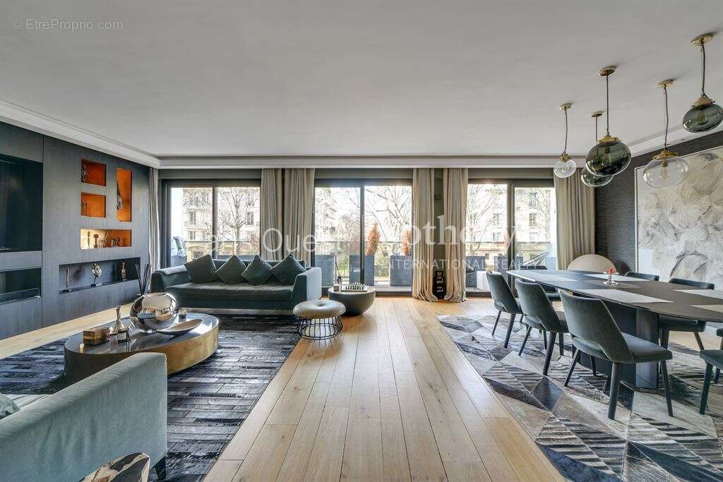 Appartement à PARIS-16E