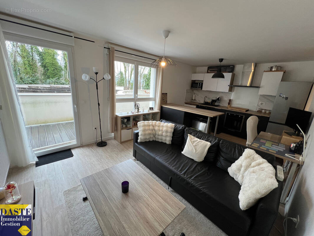 Appartement à SAINT-THIBAULT-DES-VIGNES