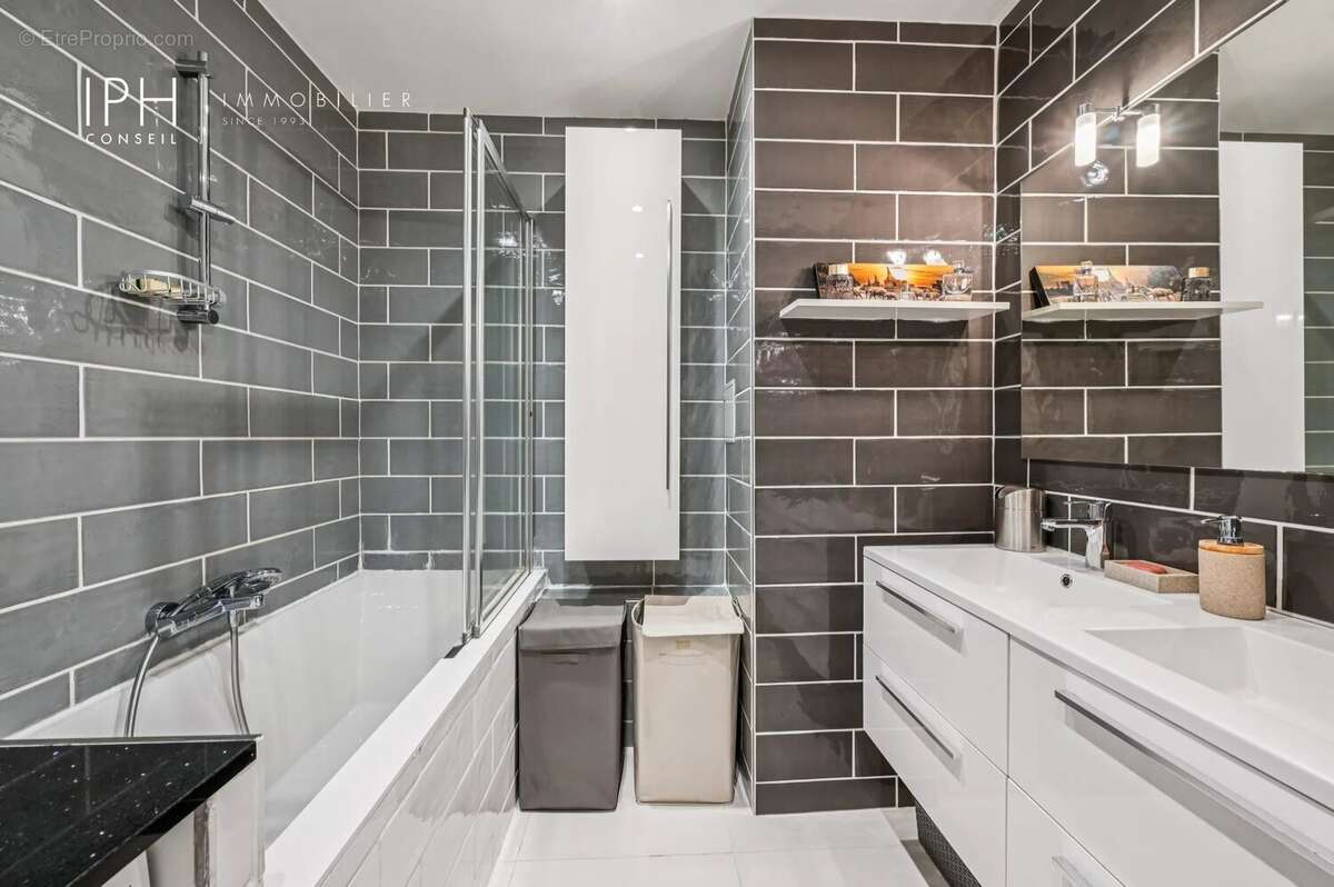 Appartement à NEUILLY-SUR-SEINE