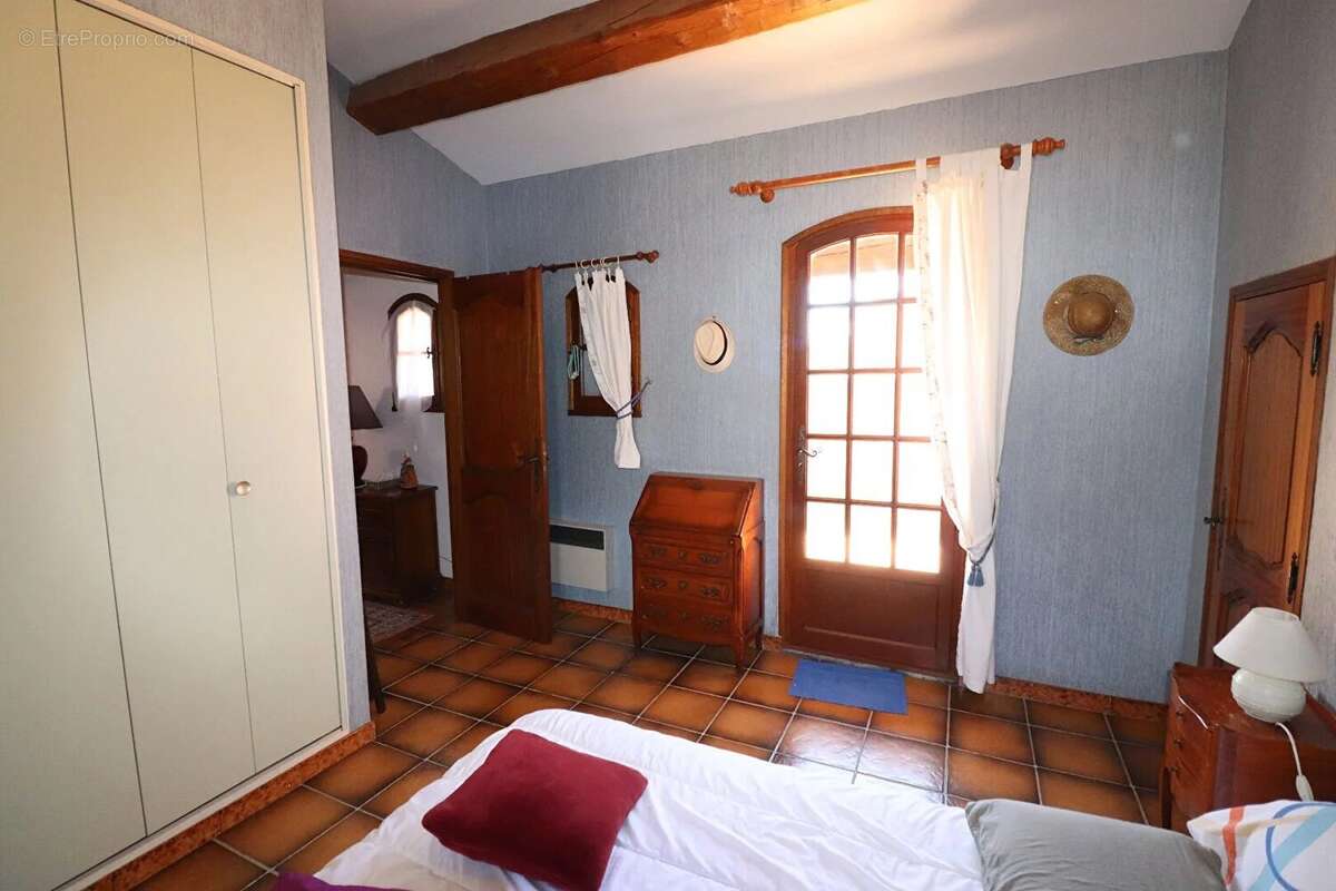 Maison à SAINT-CYR-SUR-MER