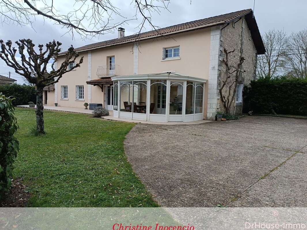 Maison à BARBEZIEUX-SAINT-HILAIRE