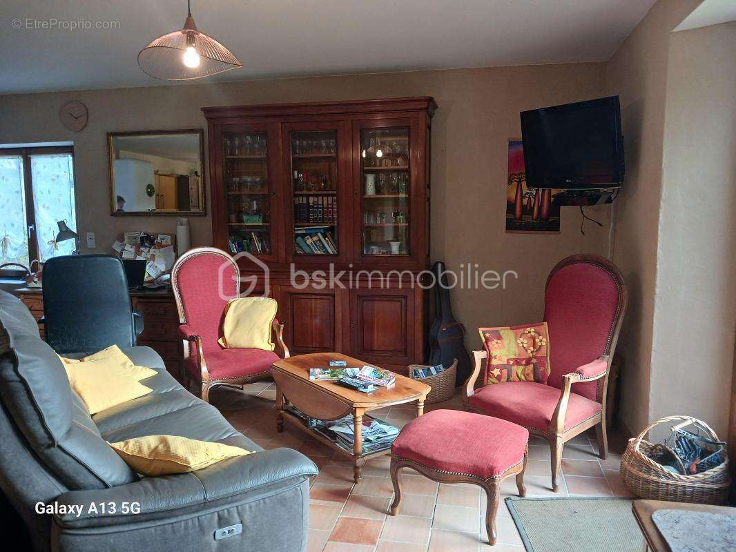 Maison à VILLAINES-LES-ROCHERS