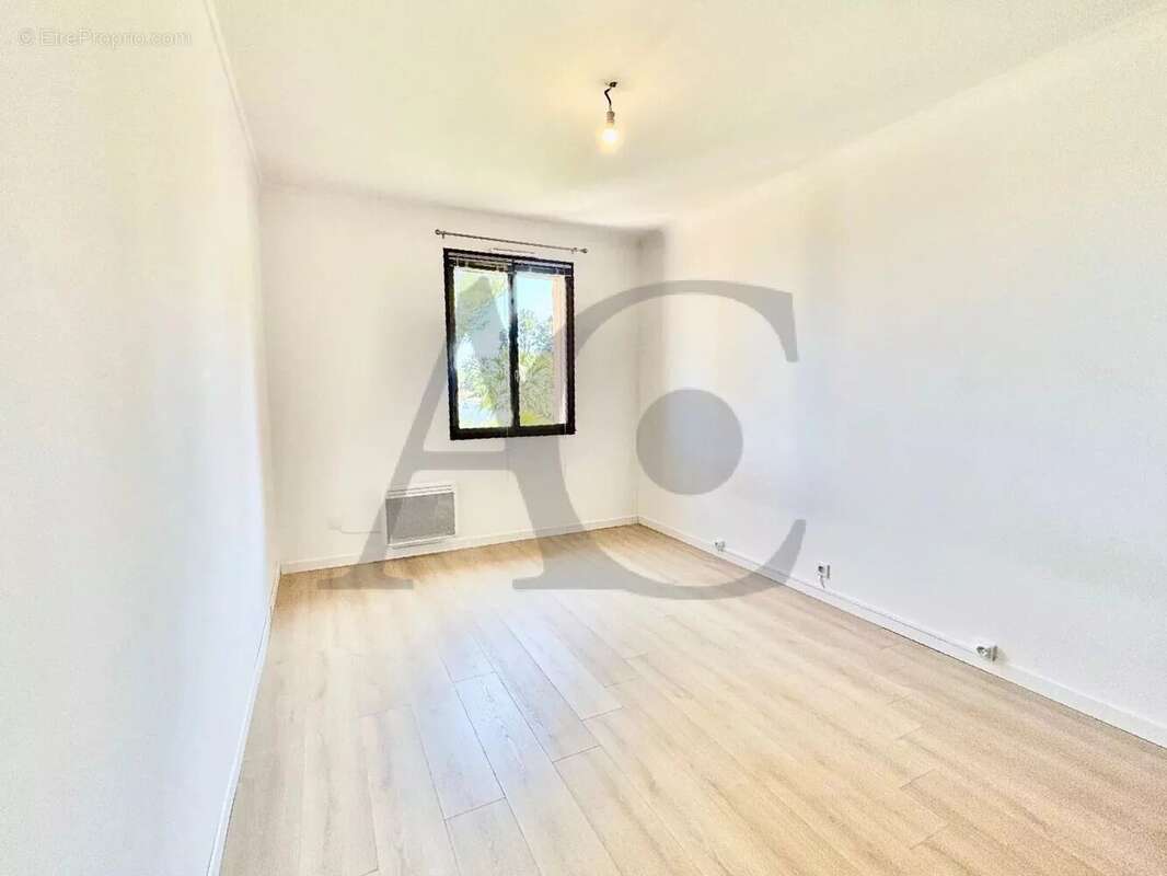 Appartement à VILLENEUVE-LOUBET
