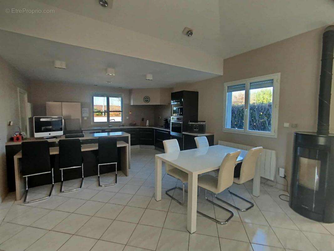 Maison à NEGREPELISSE