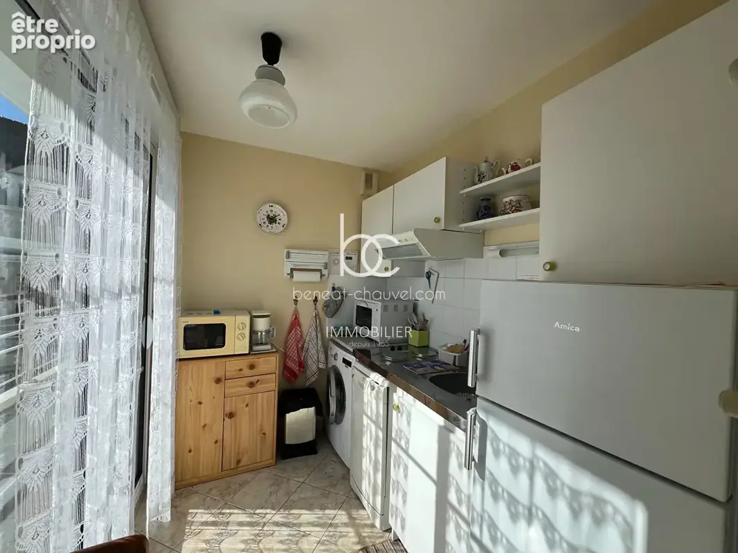 VENTE Appartement T2 SARZEAU Centre  Grand Balcon  Garage Sous-Sol & Ascenseur  Résidence Sécurisée (56370) - photo 3