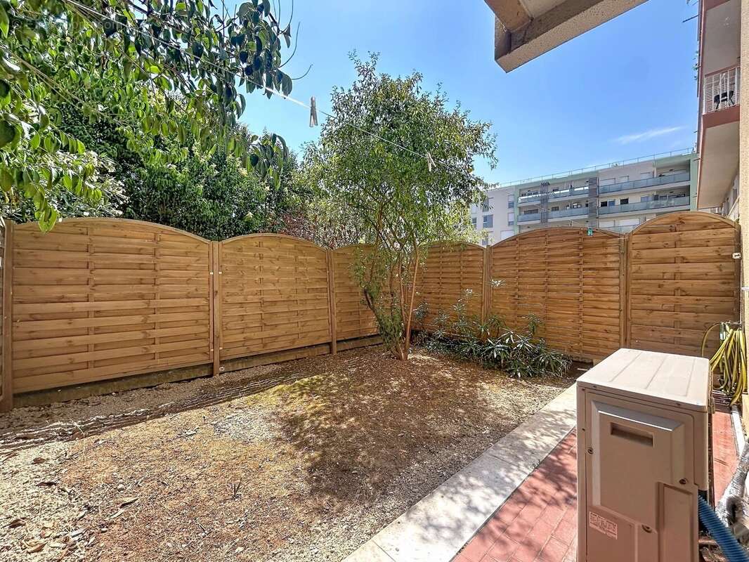 Appartement à SAINT-LAURENT-DU-VAR