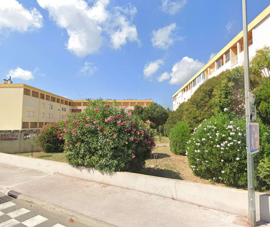 Hyeres Godillot T4 Duplex 66 M2 - photo 4