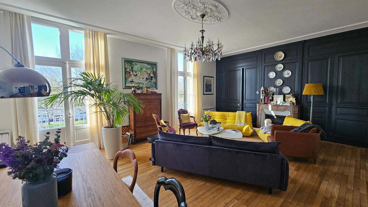 Appartement à SAINT-CYR-SUR-LOIRE