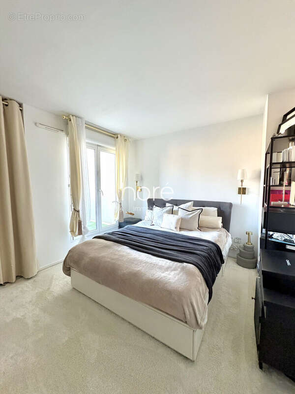 Appartement à LA GARENNE-COLOMBES