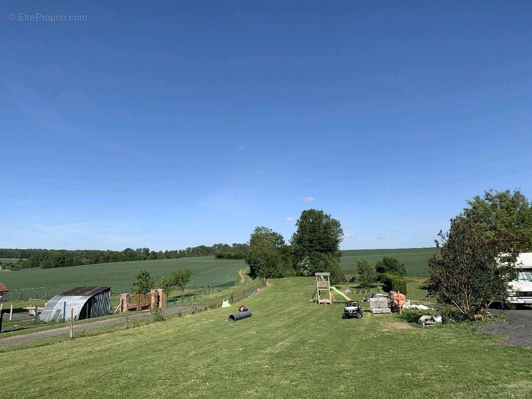 Terrain à HARDECOURT-AUX-BOIS