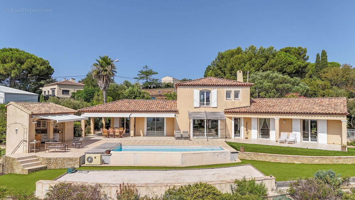 Maison à CARQUEIRANNE