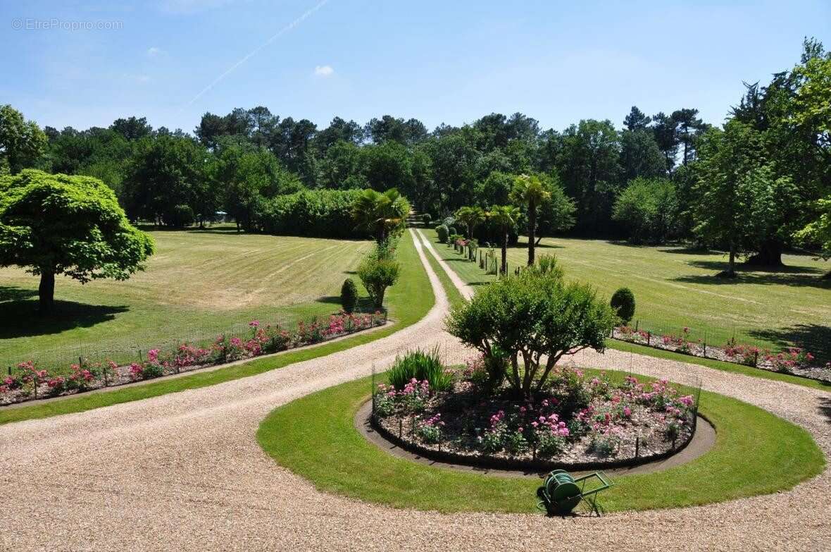 Maison à EGLISE-NEUVE-D&#039;ISSAC