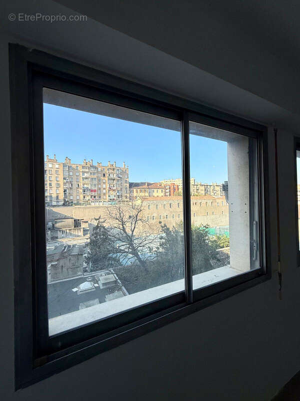 Appartement à MARSEILLE-3E