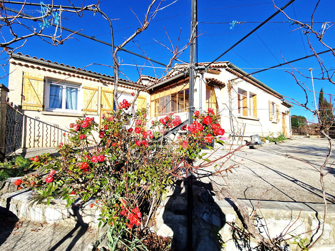 Maison à CHATEAUNEUF-VAL-SAINT-DONAT