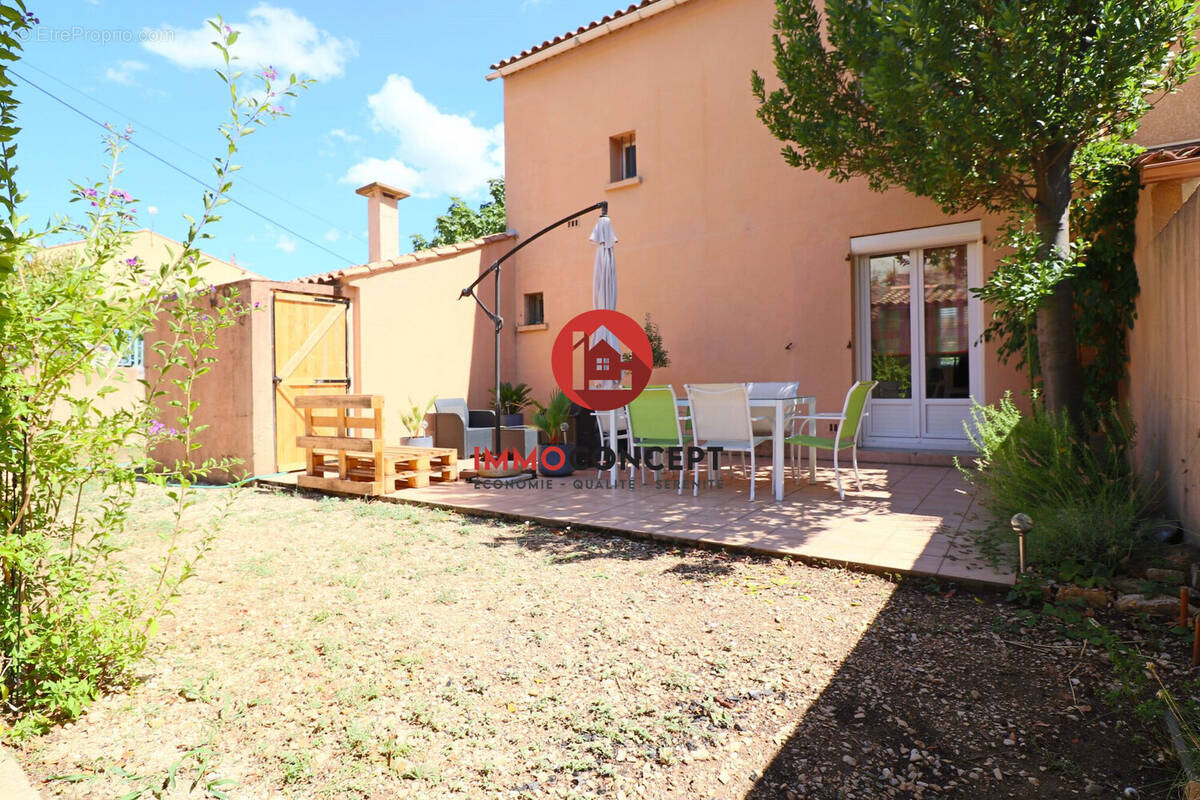 Maison à LAUDUN-L'ARDOISE