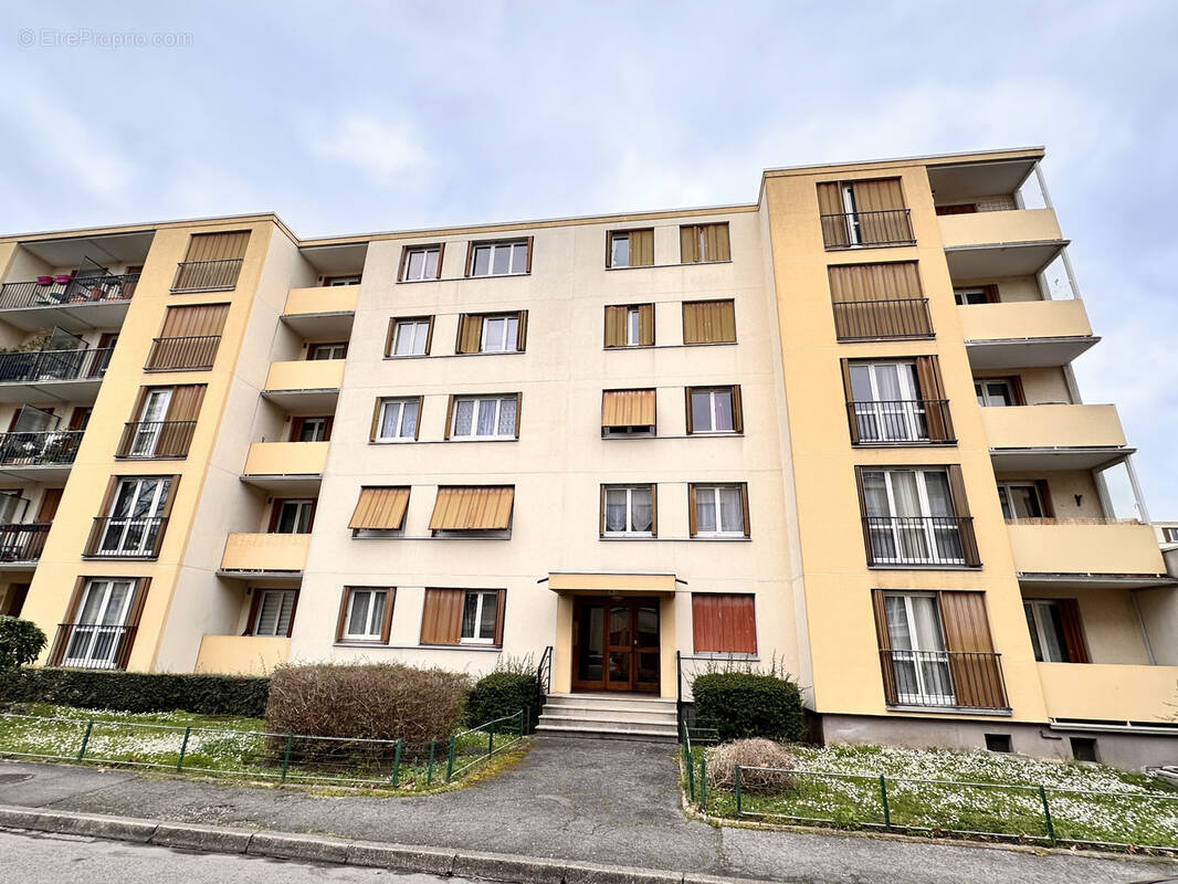 Appartement à BROU-SUR-CHANTEREINE