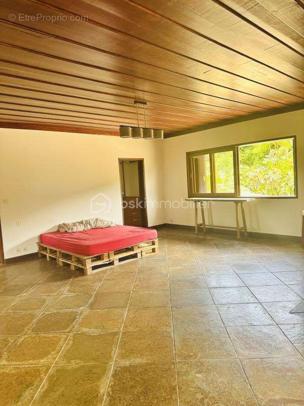 Maison à REMIRE-MONTJOLY