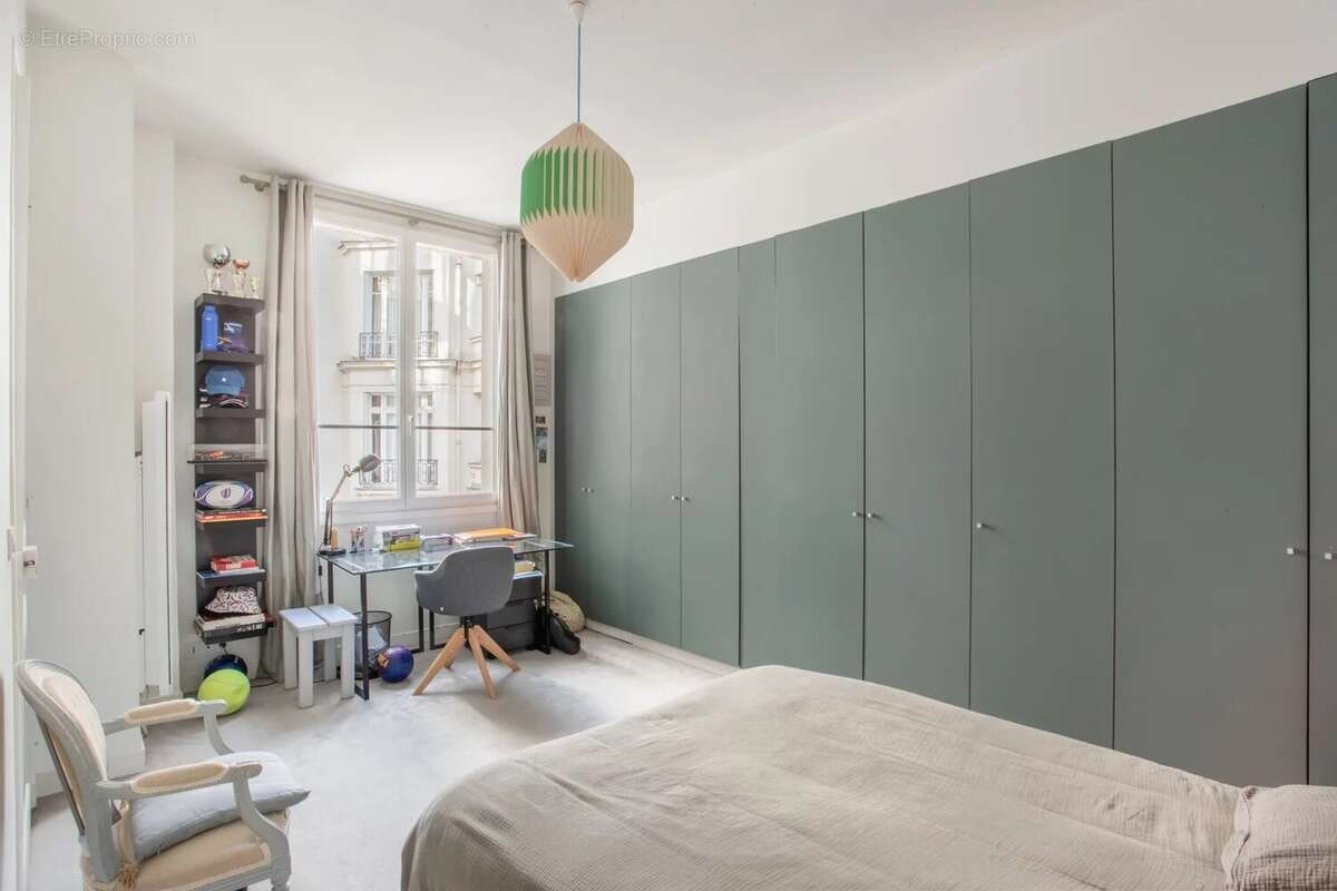Appartement à PARIS-16E