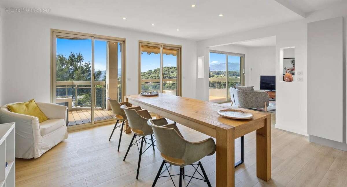 Appartement à LE CANNET