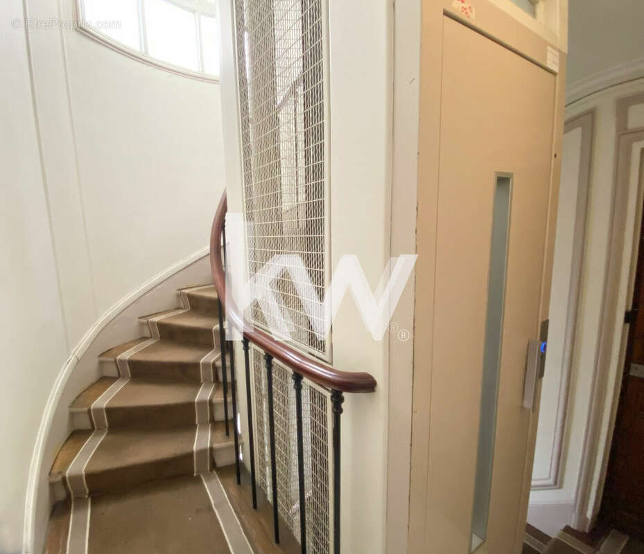 Appartement à PARIS-17E