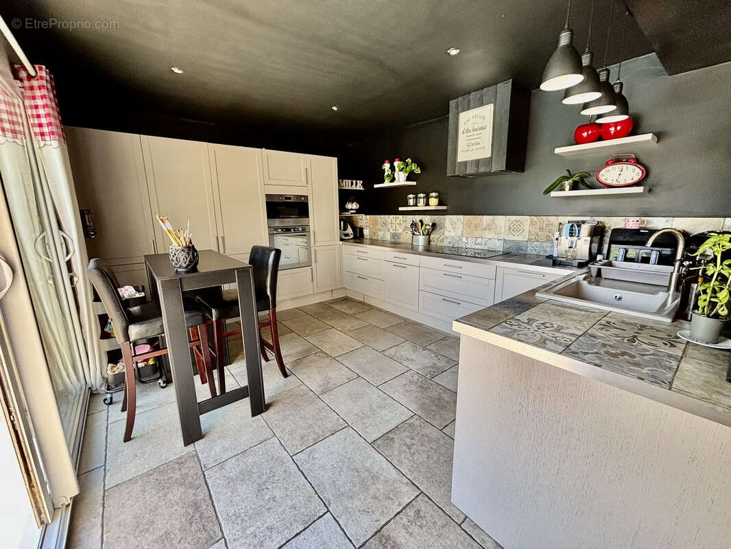 Commerce à MALAUCENE