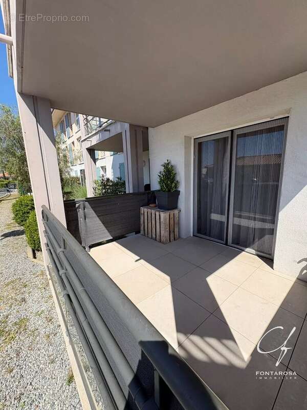 Appartement à ROQUEBRUNE-SUR-ARGENS