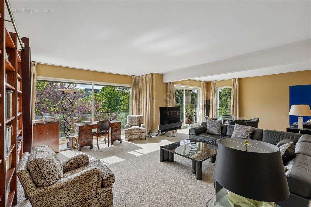 Appartement à NEUILLY-SUR-SEINE