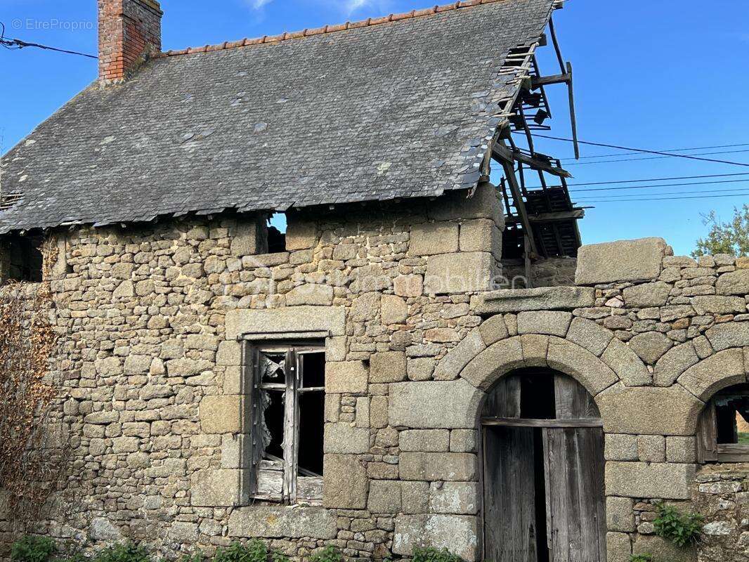 Maison à BAZOUGES-LA-PEROUSE
