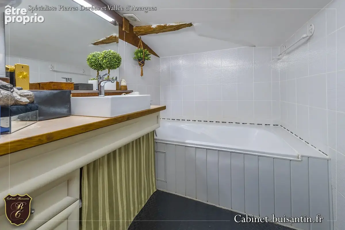 Maison de village en pierres avec terrasse et cour - photo 12