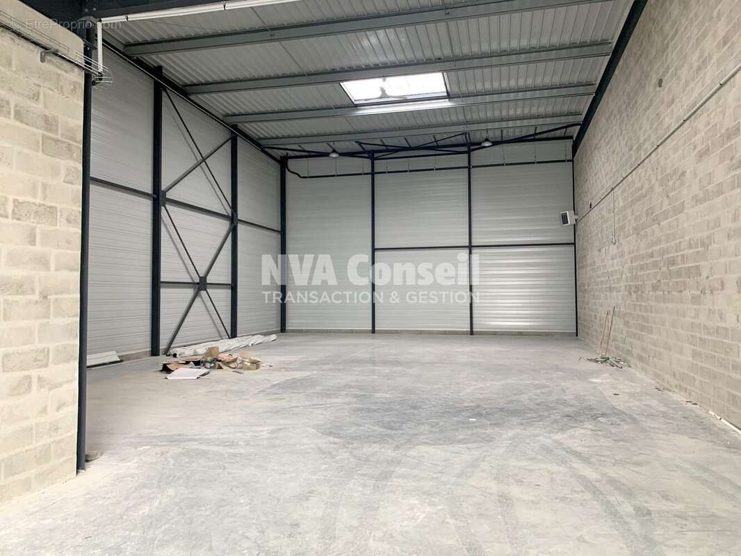 Commerce 360 m² à Marines  - photo 4