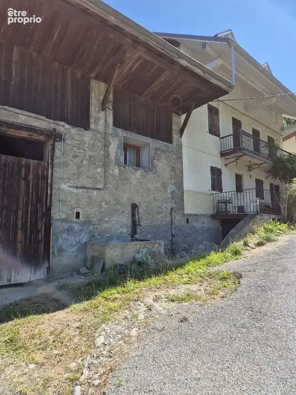 Maison à rénover avec grange attenante - photo 3
