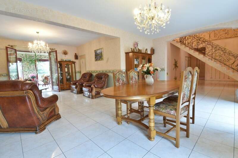 Dpt Mayenne (53), à vendre à 15 km de LAVAL  Maison de caractère de 240 m² en granit avec parc paysager - photo 7