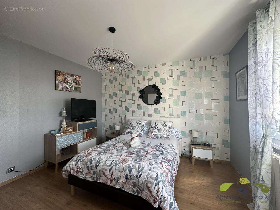 Maison à SAINT-LEONARD-DE-NOBLAT