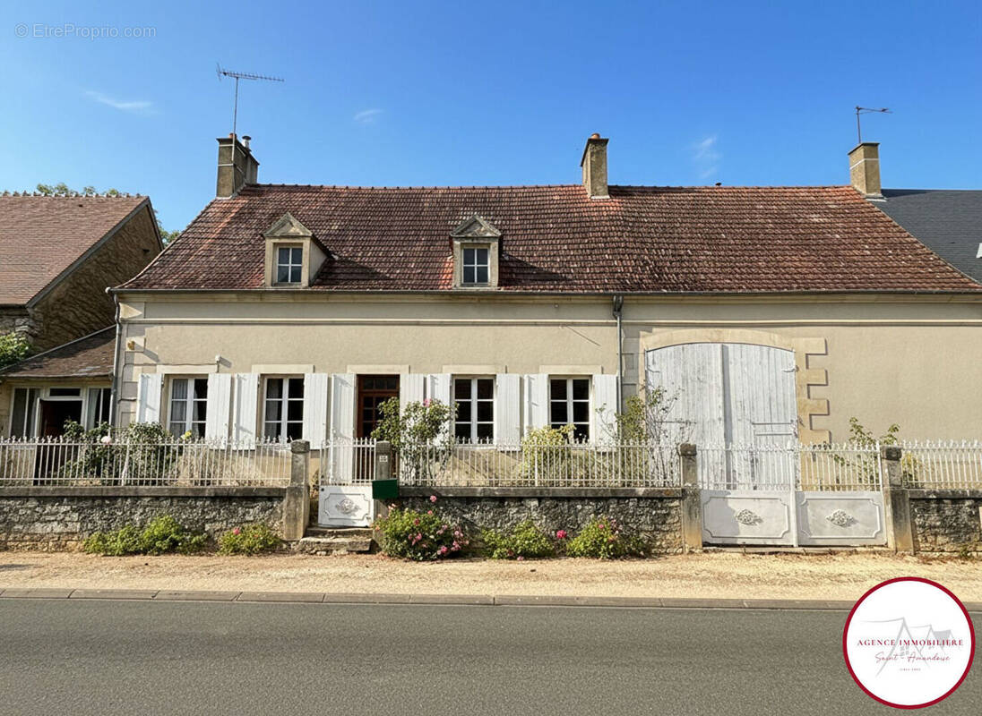 Maison à FARGES-ALLICHAMPS
