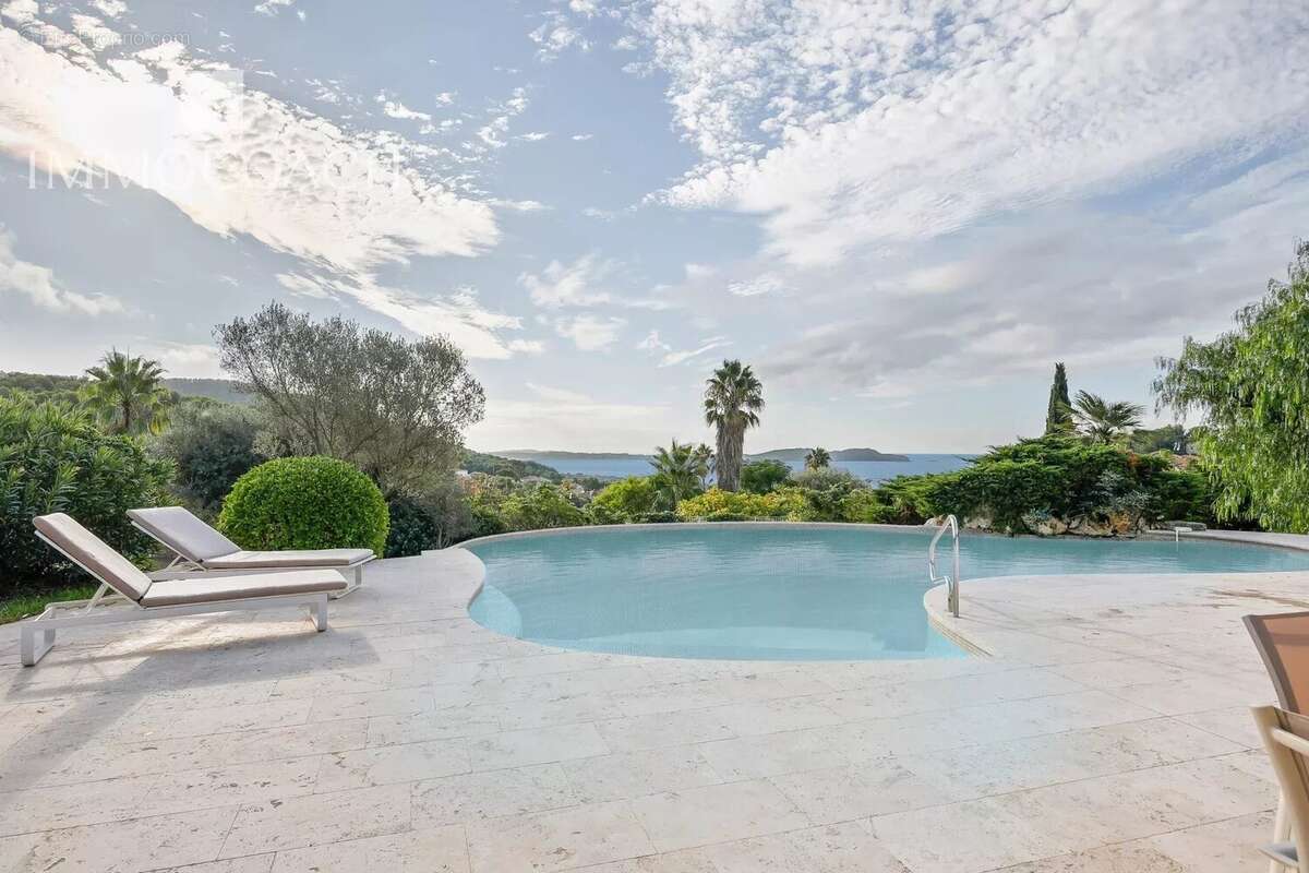 Maison à CARQUEIRANNE