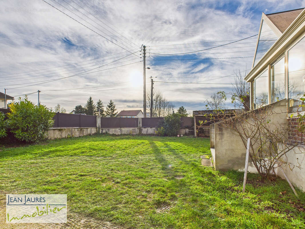 Maison à LA CHAPELLE-SAINT-LUC