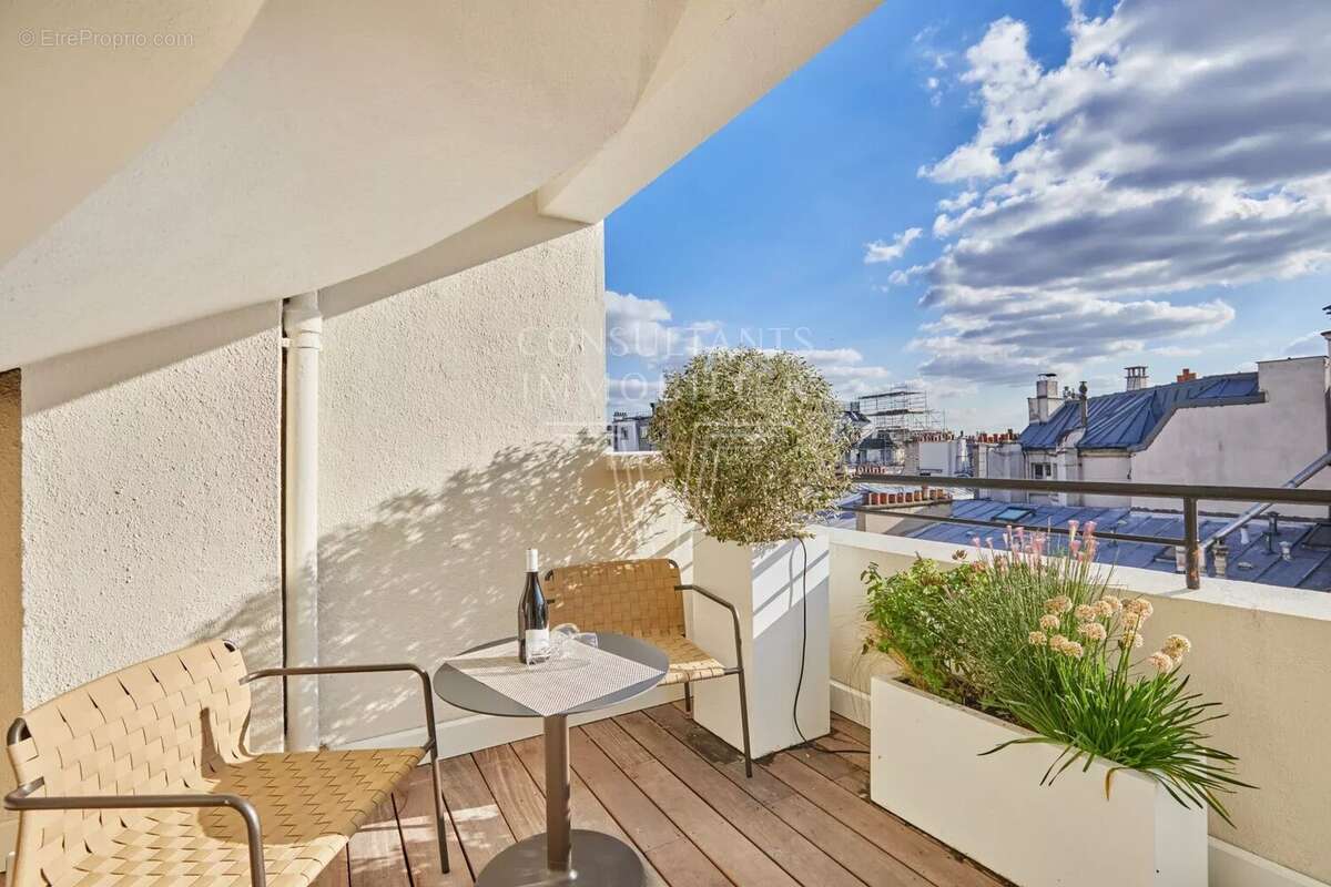 Appartement à PARIS-8E