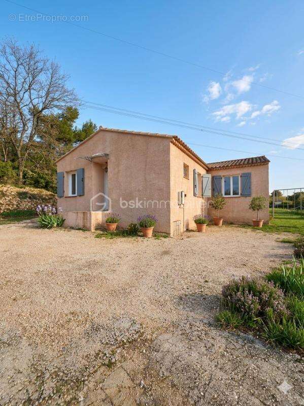 Villa individuelle plain pied - 3 chambres dont suite parentale - bureau - garage - piscine - photo 3