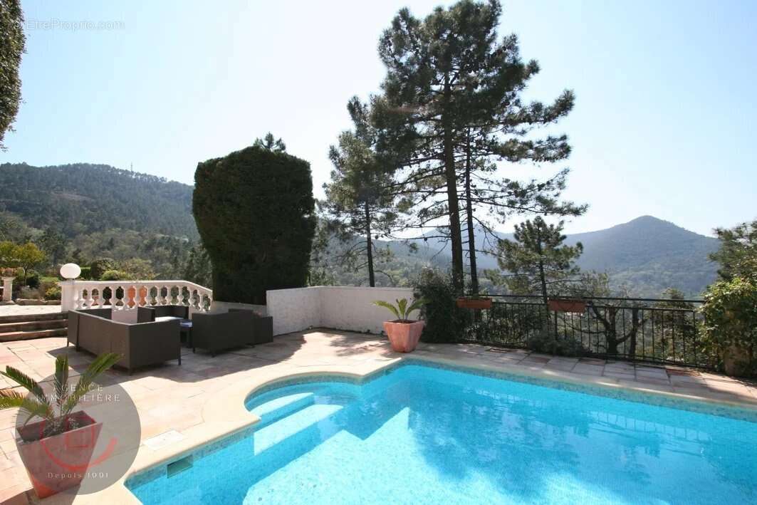 Maison à MANDELIEU-LA-NAPOULE