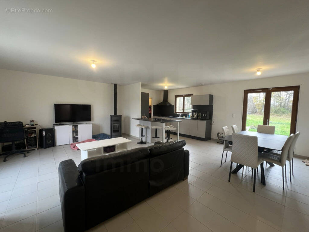 Maison à LAVAU