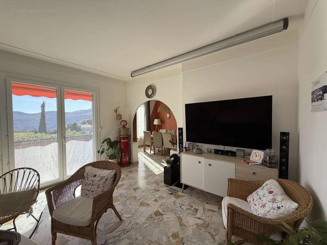 Appartement à BERRE-LES-ALPES