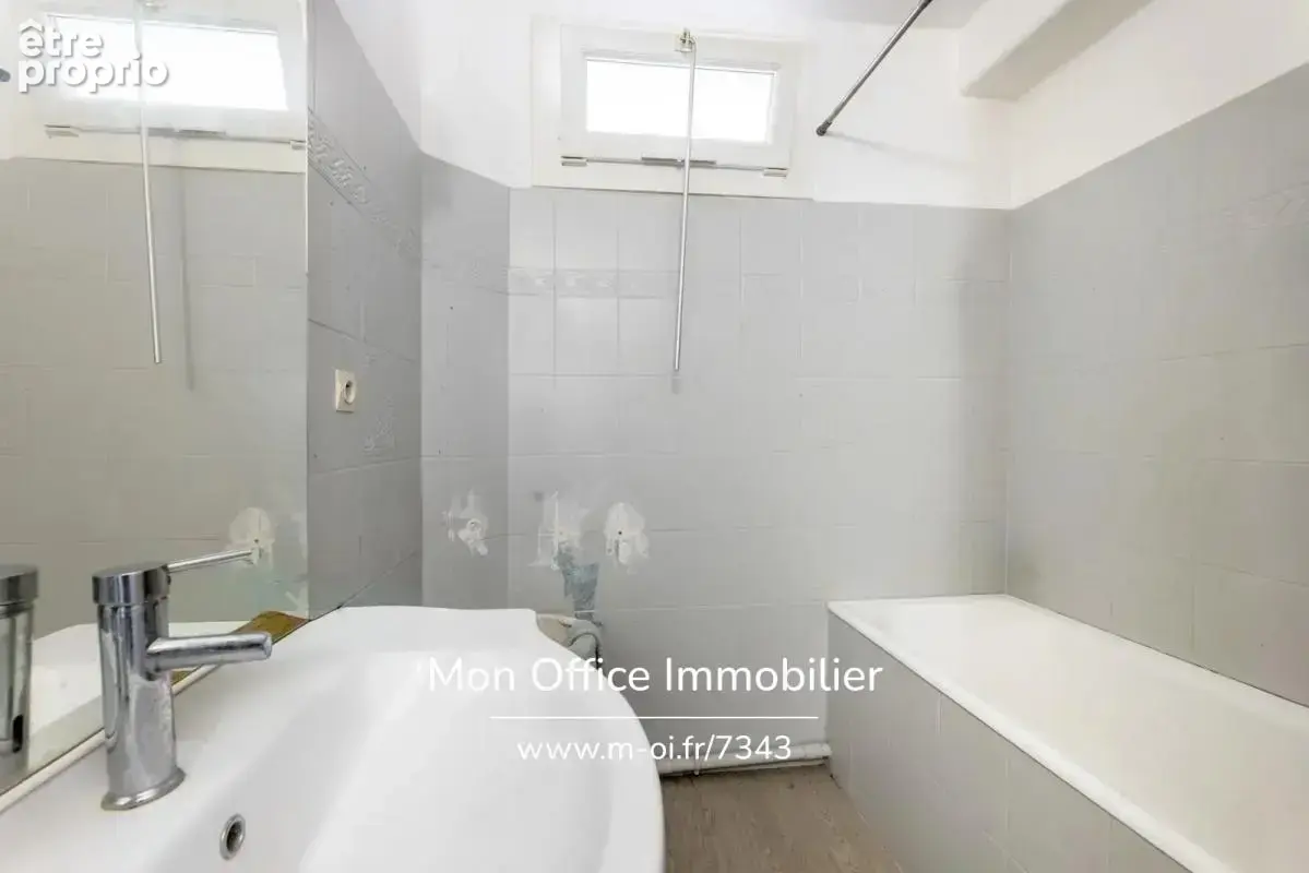 Référence : 7343-RVF. - Appartement T2 - Terrasse et Parking - photo 7