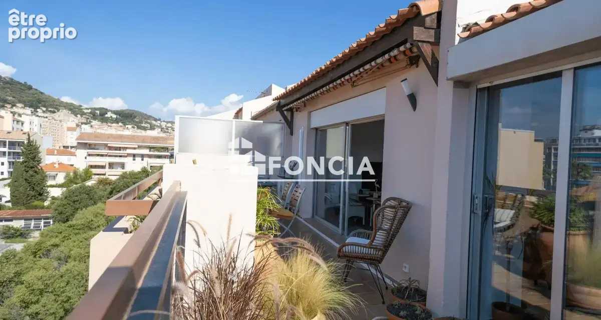 Hyeres centre-ville dernier etage + terrasse+ garage - photo 4