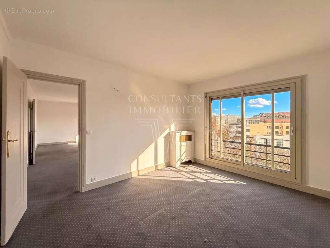 Appartement à NEUILLY-SUR-SEINE