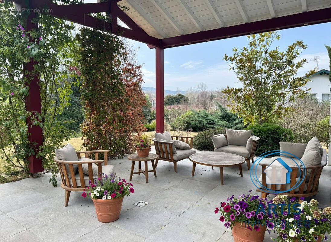 terrasse couverte  - Maison à SAINT-PEE-SUR-NIVELLE