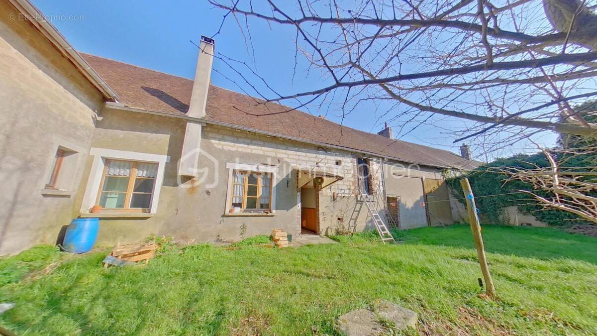 Maison à VILLENEUVE-L'ARCHEVEQUE